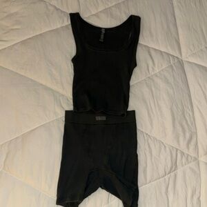 SKIMS TOP AND BOTTOMS